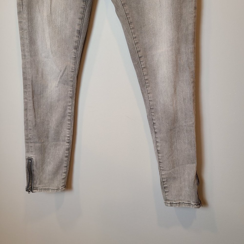 Blank NYC Light Gray Skinny Ankle Jeans with Zipper - Picture 4 of 10